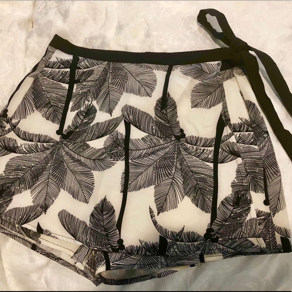 Black and white skort